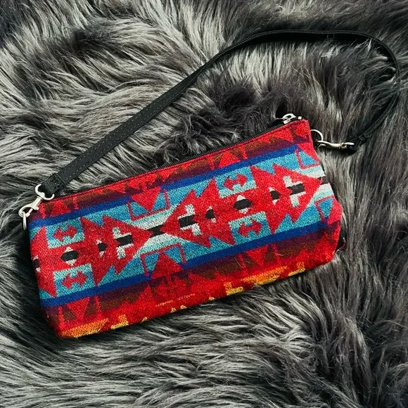 Pendleton Women's Red and Blue Patterned Bag - Picture 2 of 6